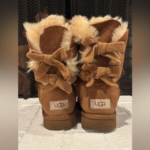 Bailey Short Ugg boots in Chestnut women’s size 7-corduroy bows